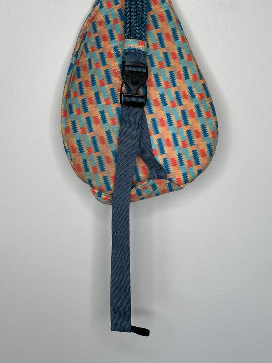 KAVU Rope Sling Bag Crossbody Shoulder Backpack Multicolor Chevron Pattern main image 5